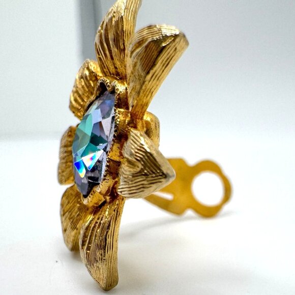 Gold-Tone Crystal Flower Clip-On Earrings Vintage Signed 2899 Blue Aura Center - Picture 5 of 8